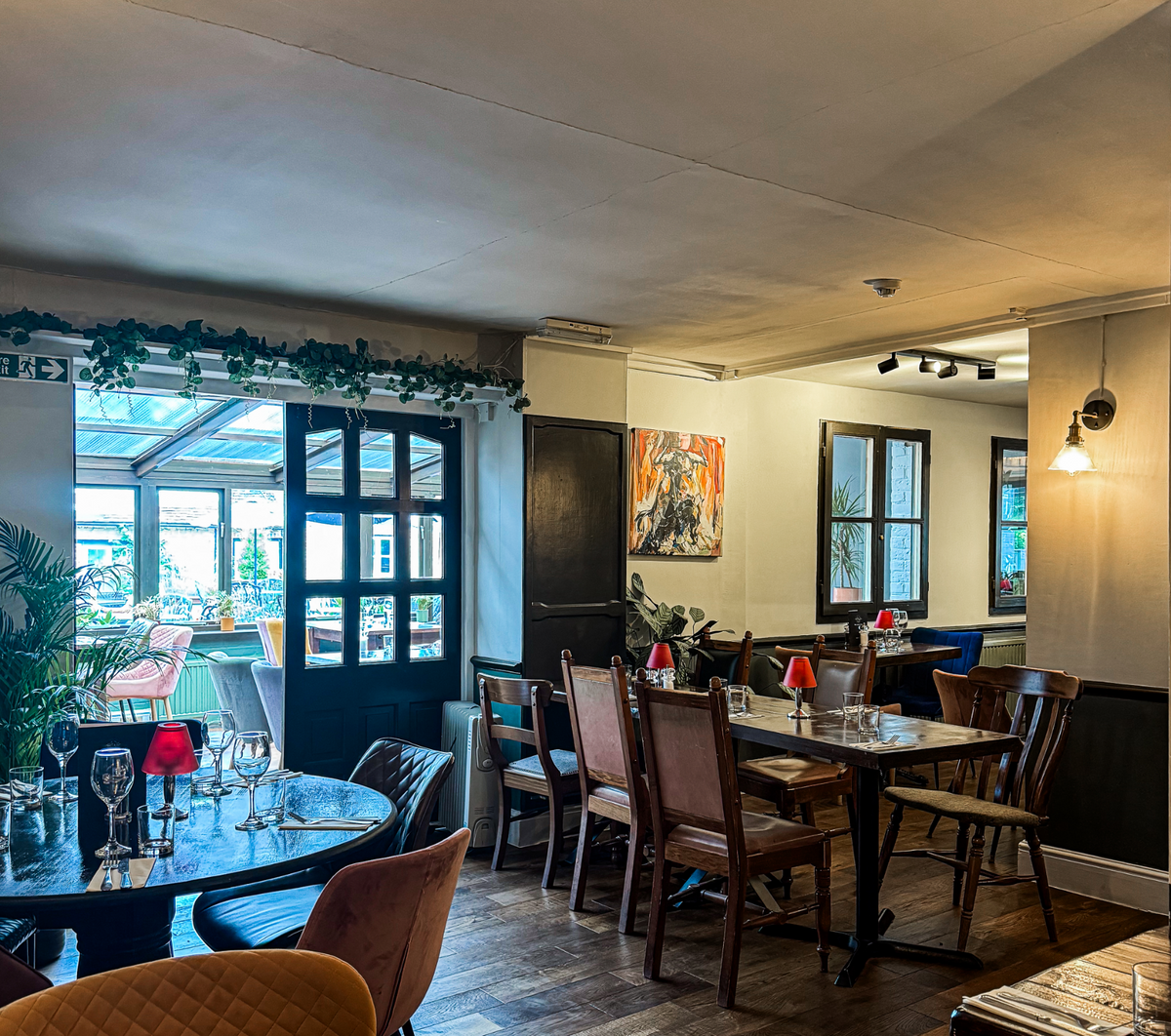 The Squirrel Inn dining room